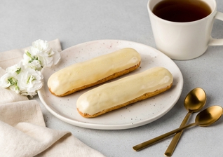 Эклер грушевый