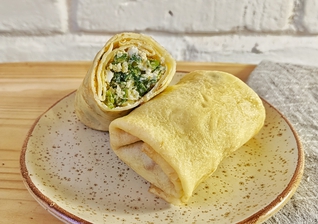 5 блинчиков с зеленым луком и яйцом