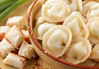 Пельмени с крабом и морским окунем отварные