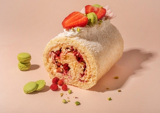 Рулет с земляникой