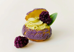 Заварное пирожное шу с фисташковым кремом