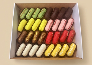 Сет из 32 фуршетных эклеров