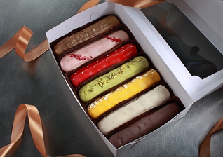 Ассорти эклеров «Счастливой Пасхи»